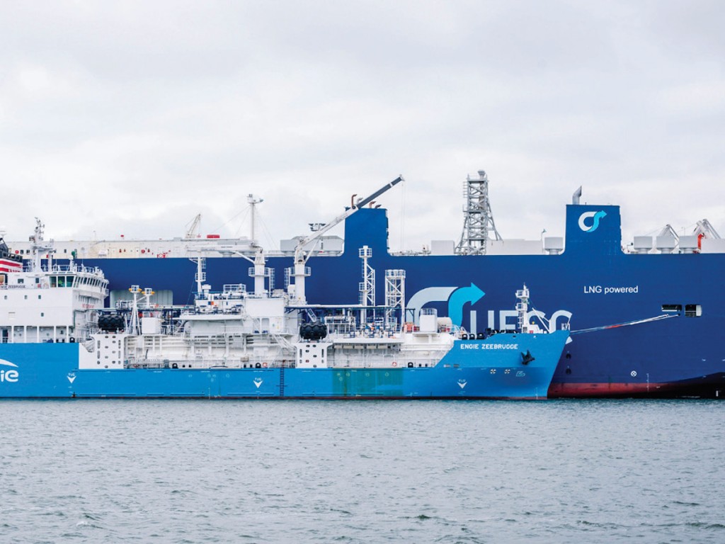 First LNG ship to bunkering operations