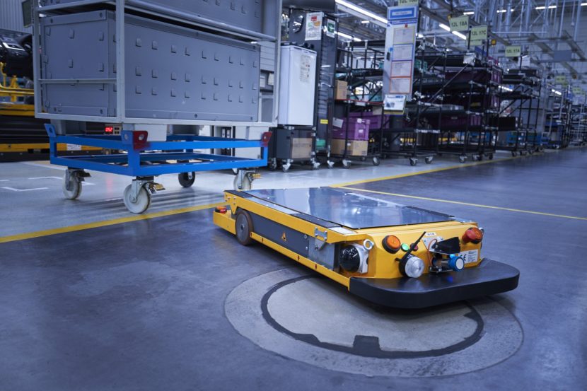 P90331115 highRes smart transport robo 830x553