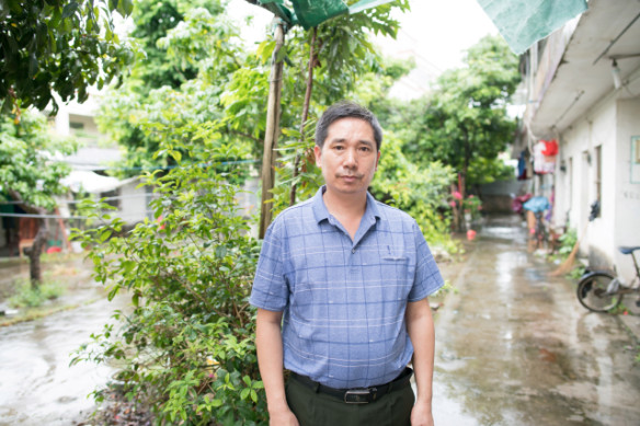 Li Xiangjun lost his job at a shoe factory in Zhongshan city last year. He said it's not easy for someone over the age of 50 to find factory work again. (Credit: Shanghai 808 Studio)