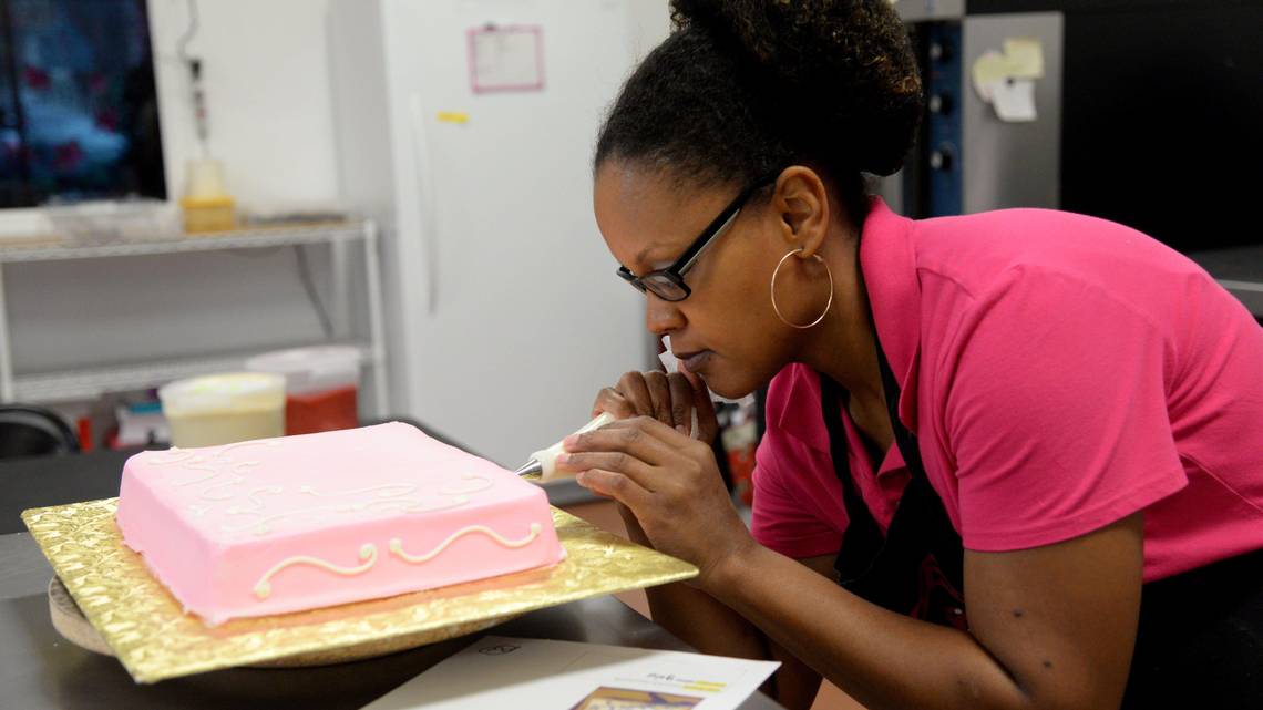 Macon GA woman opens Felicia’s Cake Factory, downtown bakery Supply