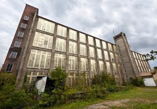 Closed packaging factory