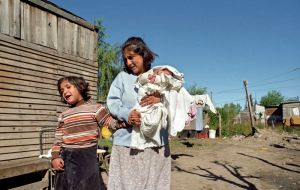 ”Mothers with a child under six will receive 4,000 pesos (US$ 67) and mothers with two and more children under that age will receive 6,000 pesos (US$ 100) monthly”