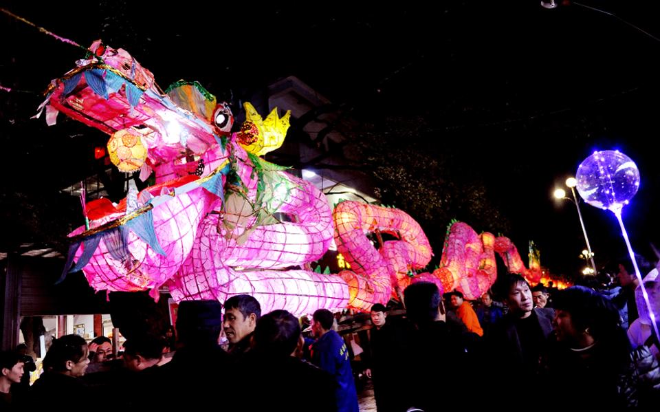 Villgers Perform Wooden-Stool Dragon Dance To Welcome Lantern Festival In Shangrao