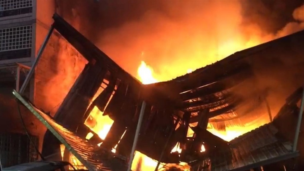 Factory fire in Kaohsiung. (Kaohsiung Fire Department photo)
