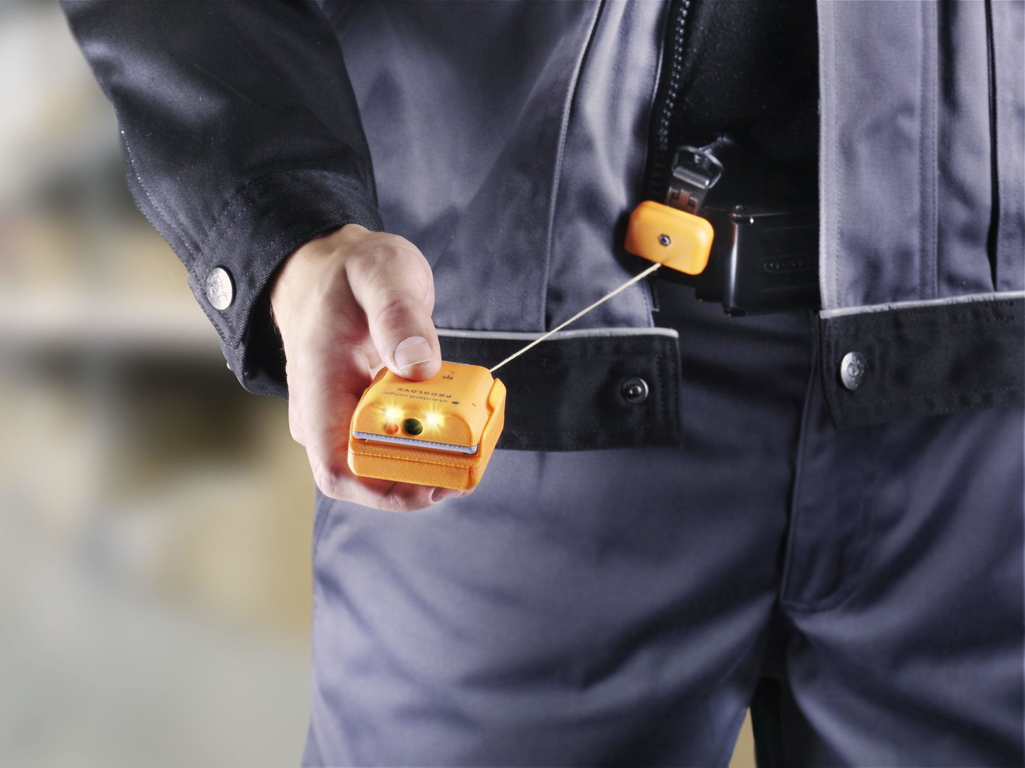 Pro Glove Reel Attached To Belt (1) Min