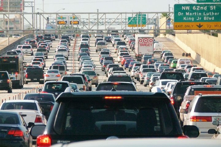 Locations experiencing significant congestion – with average daily speeds of 45 mph or less – has increased 92% in the last five years, per ATRI. - Photo: Wikimedia Commons B137