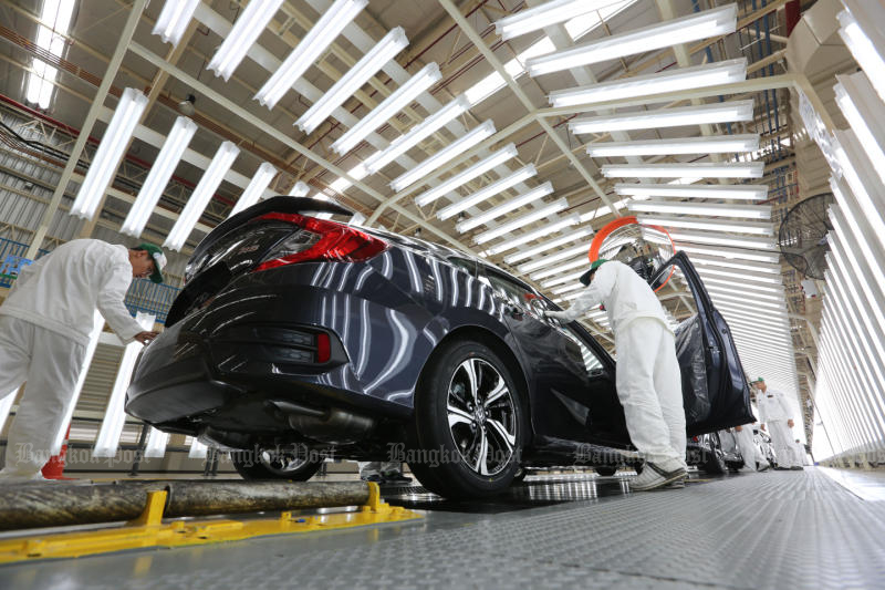 Mechanics work on the Honda assembly line in Prachin Buri in 2016. (Bangkok Post file photo)