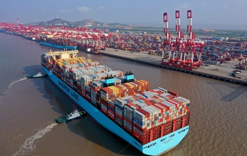 Worldwide shipping was infected by the corona virus. Now goods are stranded


