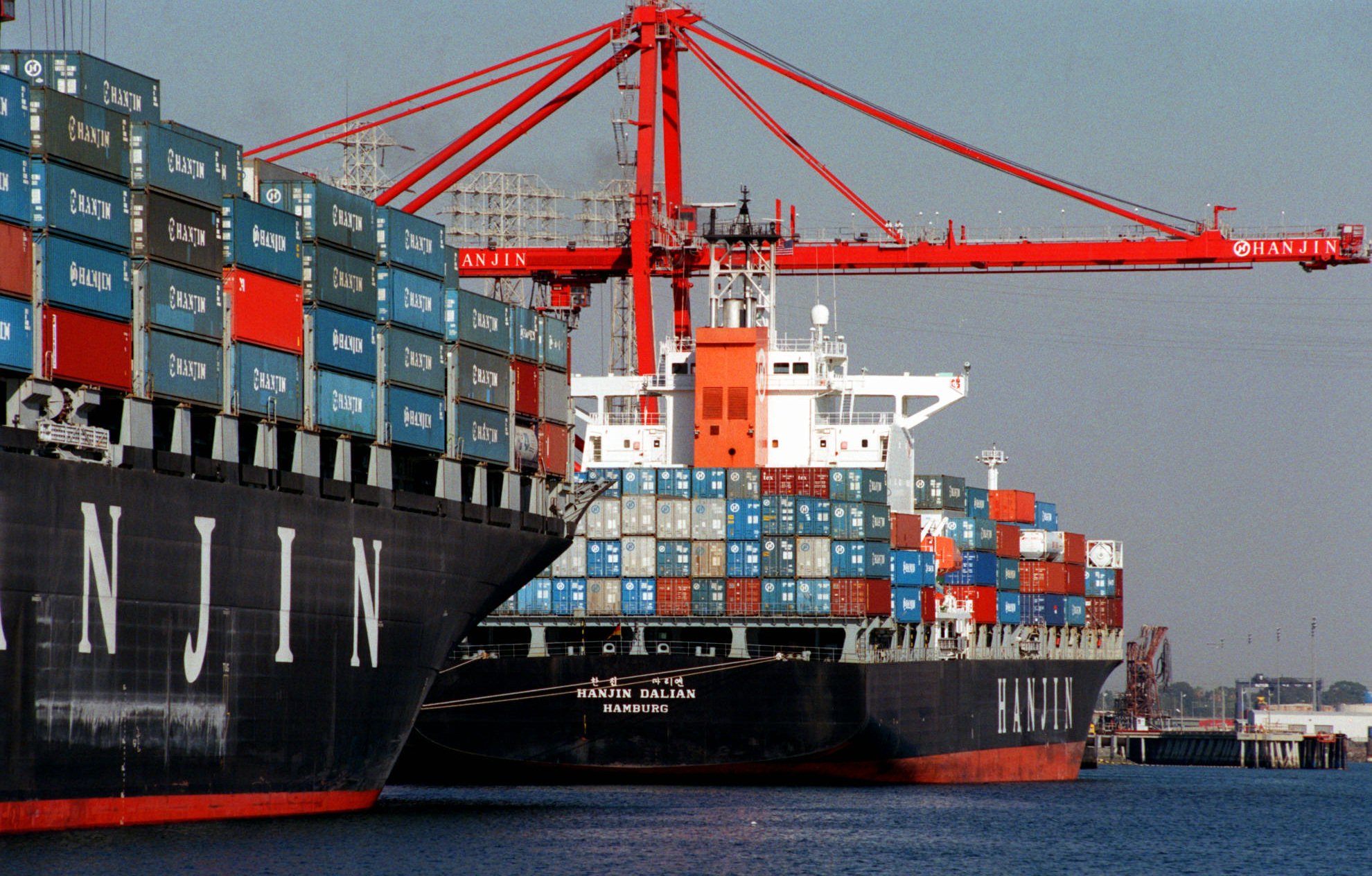 Shipping vessel