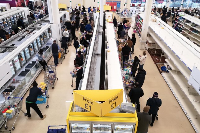 Alamy Live News. 2B8A092 London, UK. 20th Mar, 2020. People go shopping in a Tesco supermarket in London, UK, on March 20, 2020. Cafes, bars, pubs and restaurants must close from Friday night across UK in a bid to contain the spread of COVID-19 outbreak, British Prime Minister Boris Johnson said Friday. As of 9 a.m. local time (0900 GMT) Friday, the number of confirmed COVID-19 cases in UK reached 3,983, according to UK's Department of Health and Social Care. As of 1 p.m. (1300 GMT), 177 patients who tested positive for COVID-19 have died. Credit: Joe Newman/Xinhua/Alamy Live News This is an Alamy Live News image and may not be part of your current Alamy deal . If you are unsure, please contact our sales team to check.