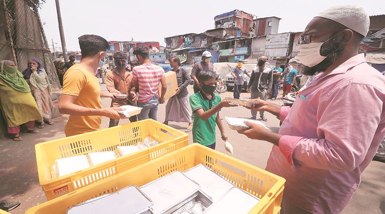 food packet distribution, india lockdown, BMC community kitchens, Mumbai news, Indian express news