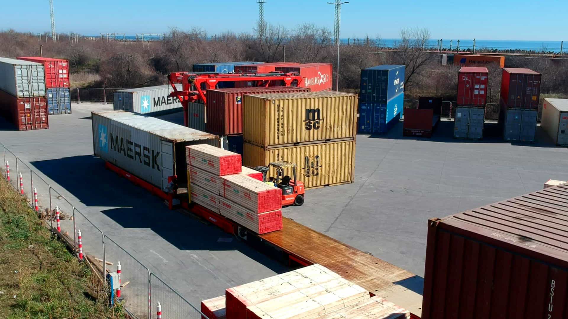 Fast Freight receives new Combilift product for fast container loading