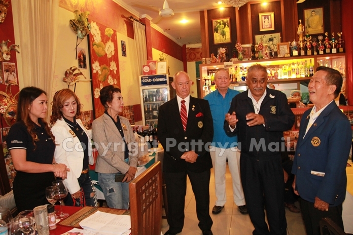 DG Maruai Jintabunditwong seems amused by PDG Peter’s comments during the ceremonies.