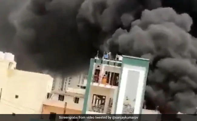 Massive Fire At Chemical Factory In Ghaziabad, Over 10 Fire Trucks On Spot Massive Fire At Chemical Factory In Ghaziabad, Over 10 Fire Trucks On Spot