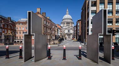 Shutterstock hsbc gates caro