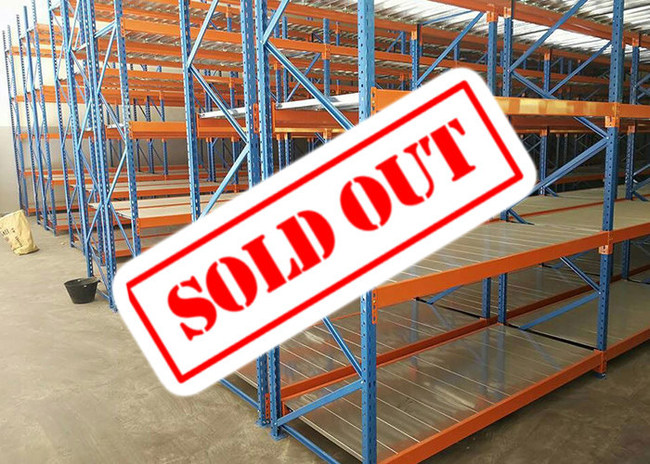 These shelves normally hold between 2,000 and 5,000 oxygen regulators and oxygen flowmeters, but with increasing demand, manufacturers and suppliers cannot keep shelves stocked. These shelves normally hold between 2,000 and 5,000 oxygen regulators and oxygen flowmeters, but with increasing demand, manufacturers and suppliers cannot keep shelves stocked.