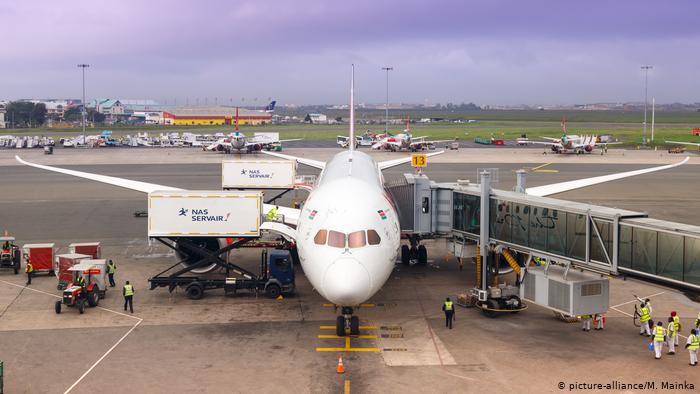 Africa Airlines | Kenya - Kenya Airways Boeing 787 (picture-alliance/M. Mainka) Africa Airlines | Kenya - Kenya Airways Boeing 787 (picture-alliance/M. Mainka)