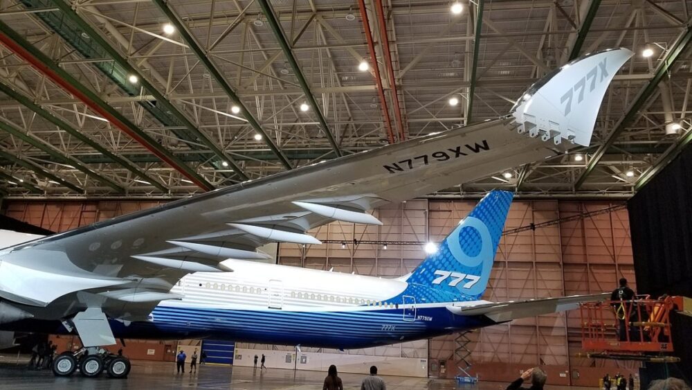 777X folding wing