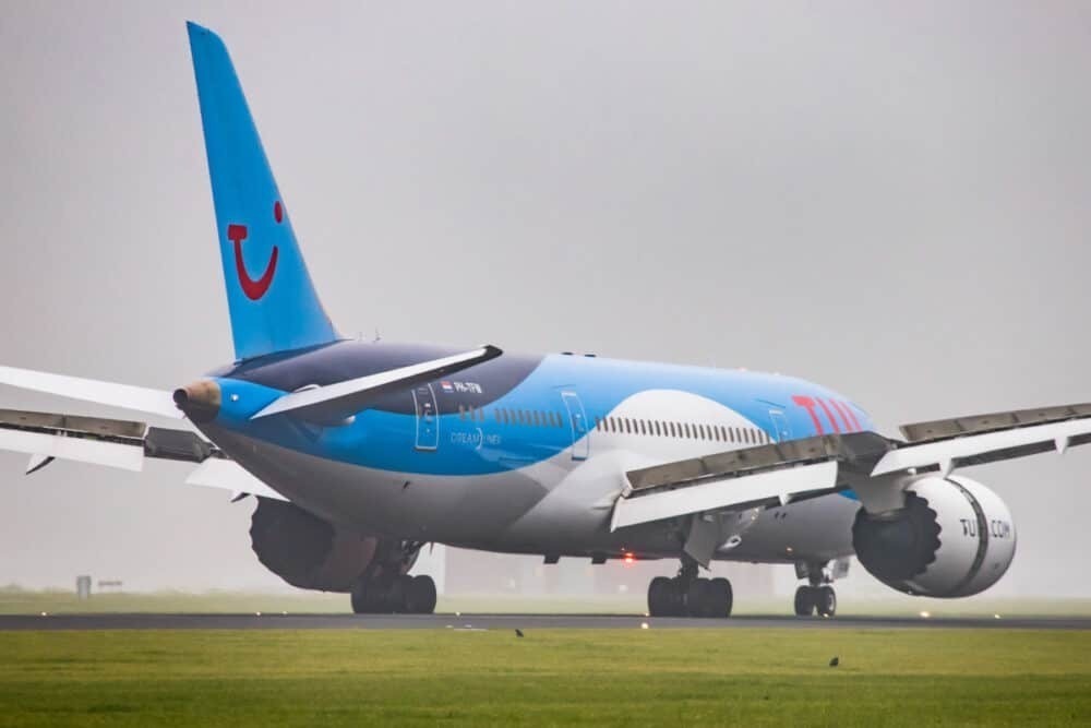 TUI 787 damaged