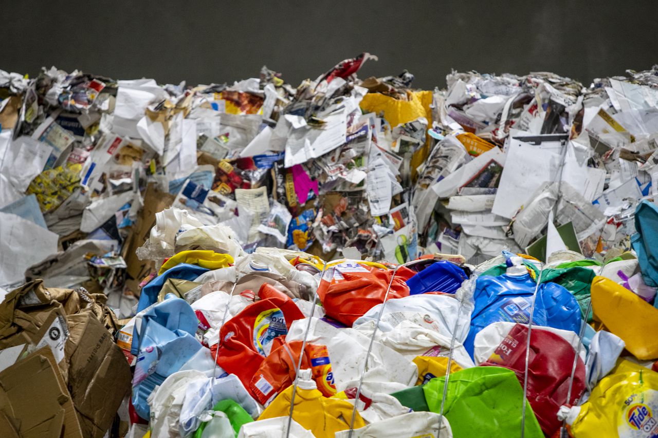 ‘Recycling detectives’ to check Grand Rapids residential bins for