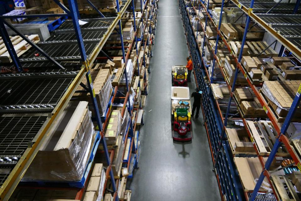 picture of workers in a warehouse picking items
