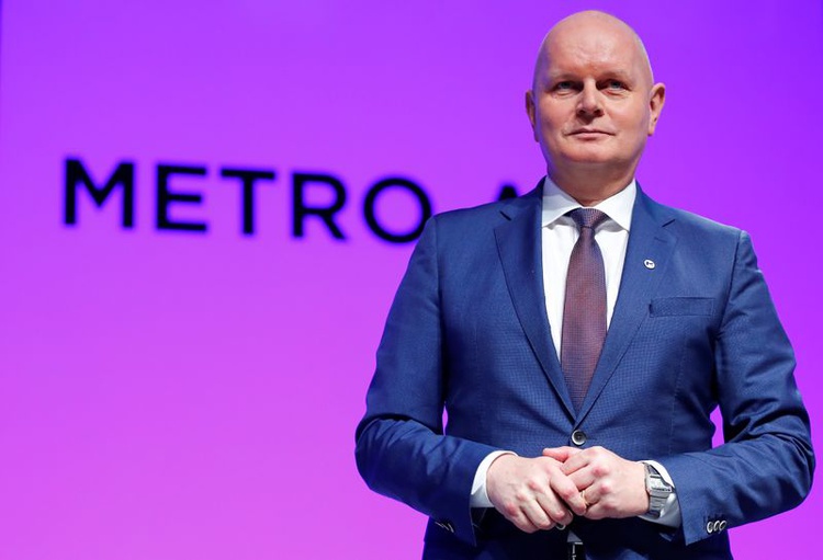 FILE PHOTO: Olaf Koch, CEO of German wholesaler Metro AG poses for a picture before the company's annual shareholders meeting in Duesseldorf