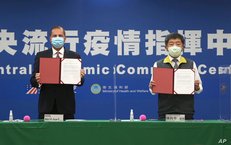 U.S. Health and Human Services Secretary Alex Azar, left, and Taiwanese Minister of Health and Welfare Chen Shih-chung pose for…