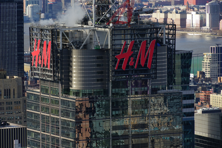 H&M sign on 5th avenue in NYC.