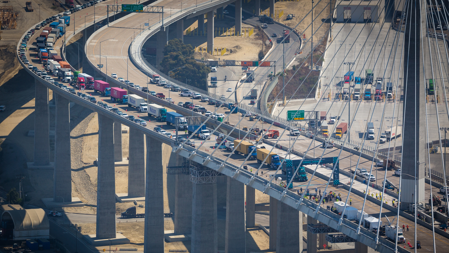 Polb Line Up Of Clean Trucks Vnr Electric Lead Truck Volvo Trucks