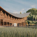 Shennong Canyon Tourist Center. Image Courtesy of OAID STUDIO / Ran Huo / Xiaotang / ZHONGDU
