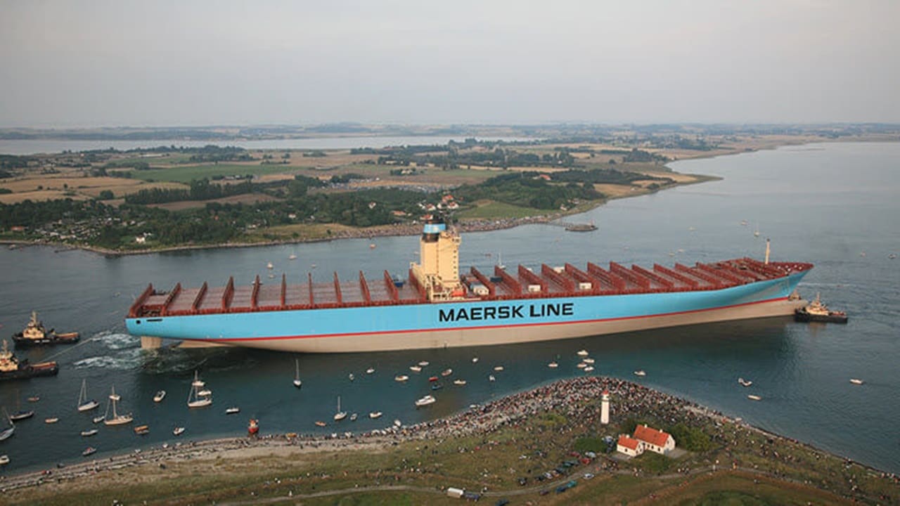 The EMMA MAERSK dwarfs the boats near it. (Photo: A.P. Møller - Mærsk)