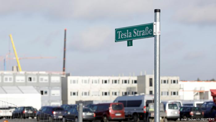 Deutschland Berlin Tesla Straße Schild Deutschland Berlin Tesla Straße Schild