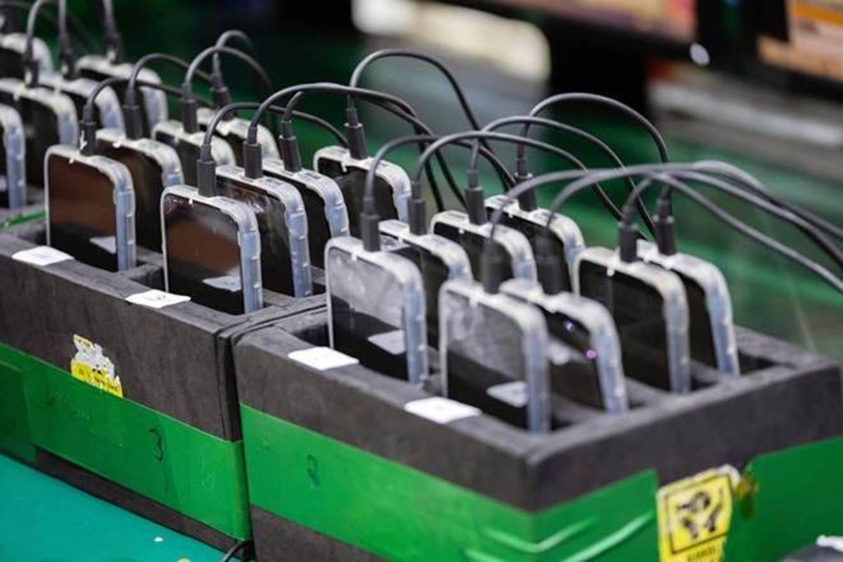 mobile manufacturing Optiemus Infracom setting up new factory in Noida