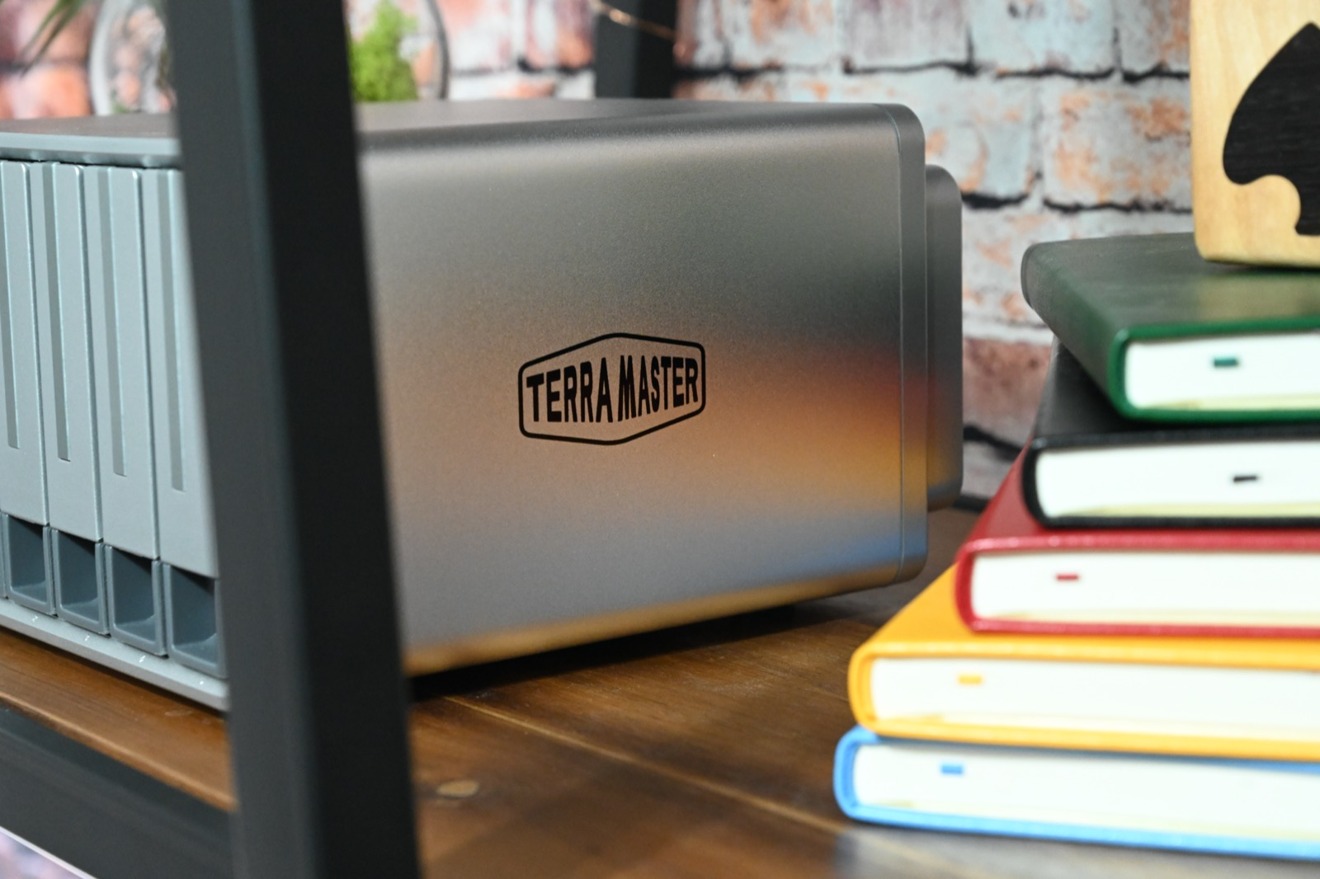 The TerraMaster D5-300C can easily fit on a shelf or a desk with its small size. 