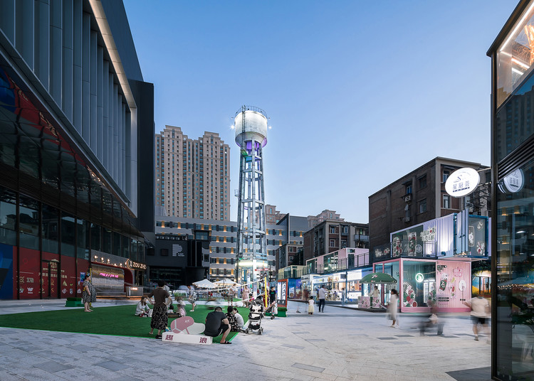 Central sqaure. Image © ZY Architectural Photography