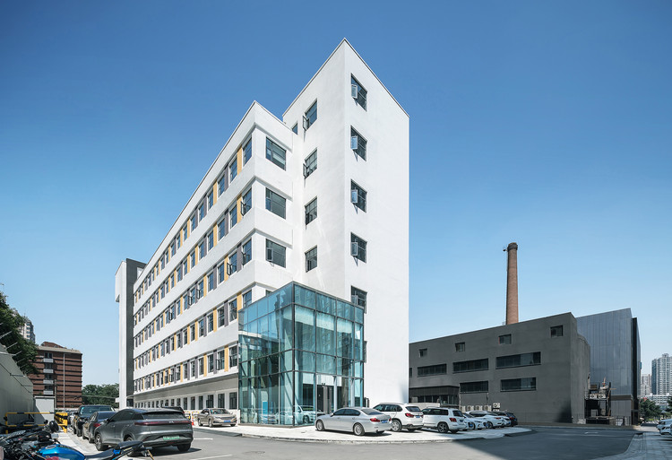 Office building. Image © ZY Architectural Photography