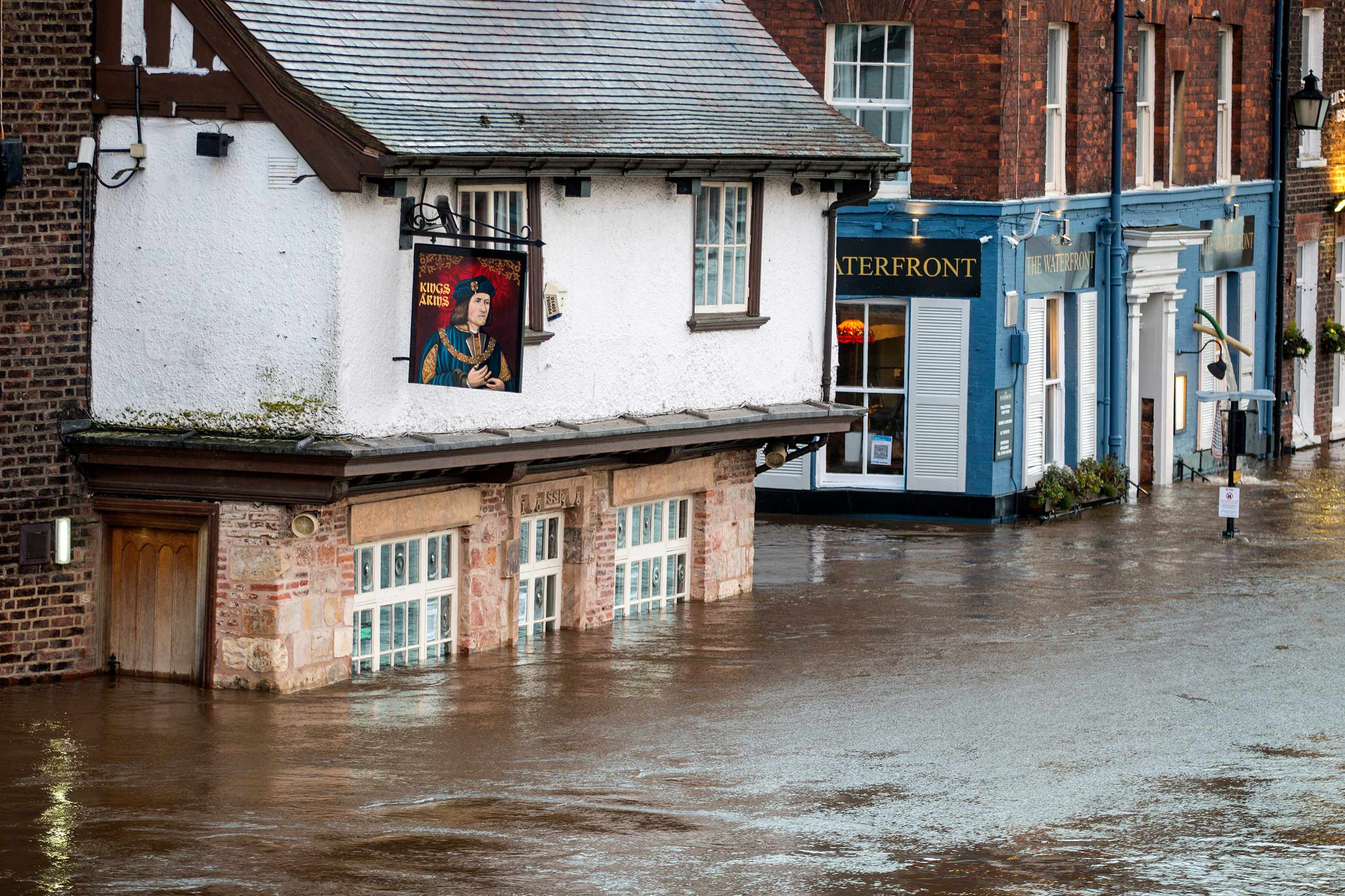 The water level of the River Ouse in York city centre has continued to rise to a height of 4.44m, recorded at 08.45am this morning