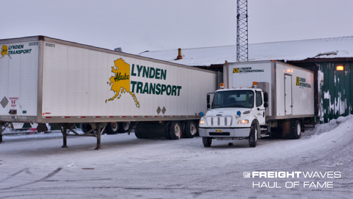 A Lynden box truck next to a Lynden Transport trailer. (Photo: Lynden, Inc.)