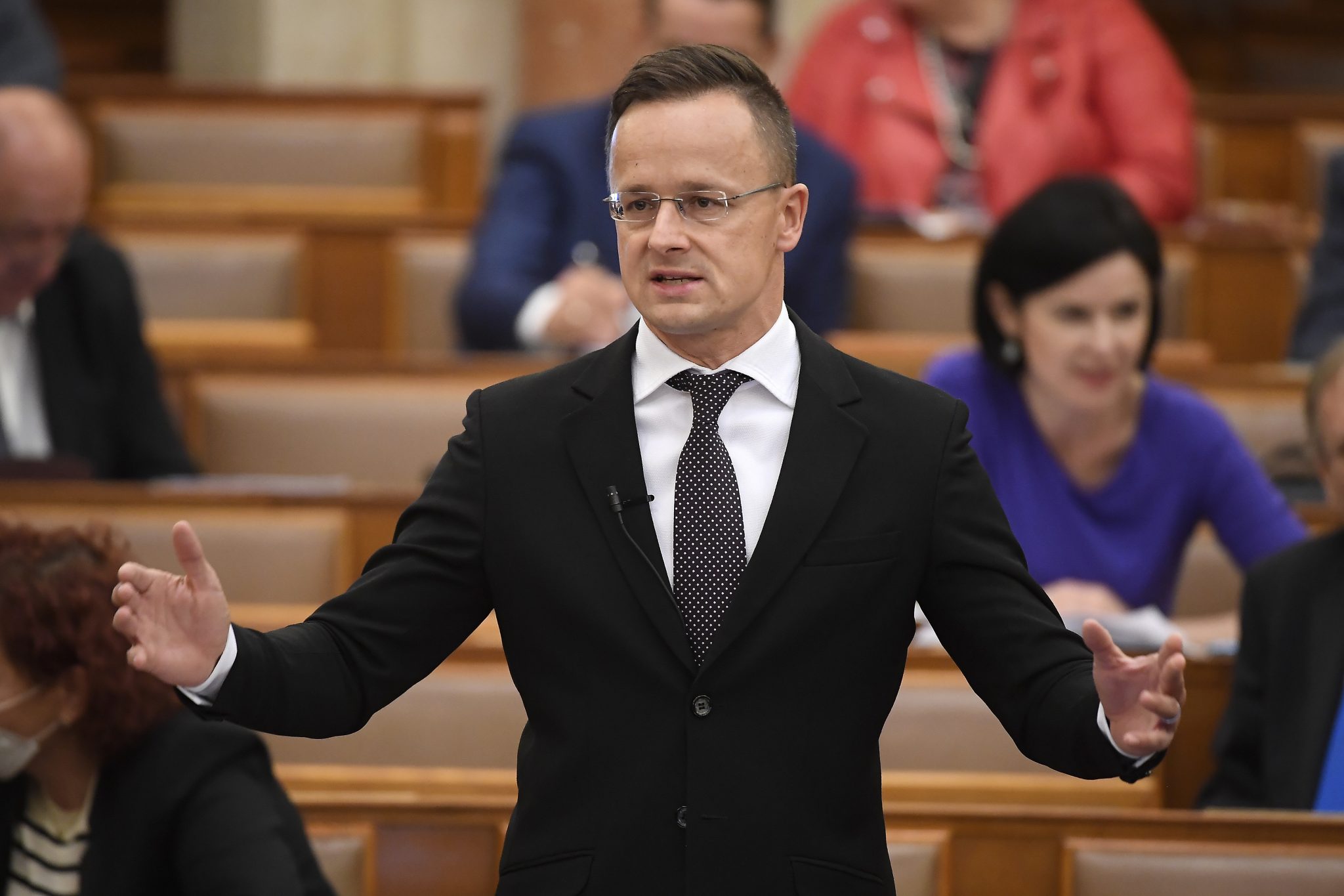 Gov't Slams EU Again for 'Scandalously Slow' Rollout of Covid Vaccines, Turns to China