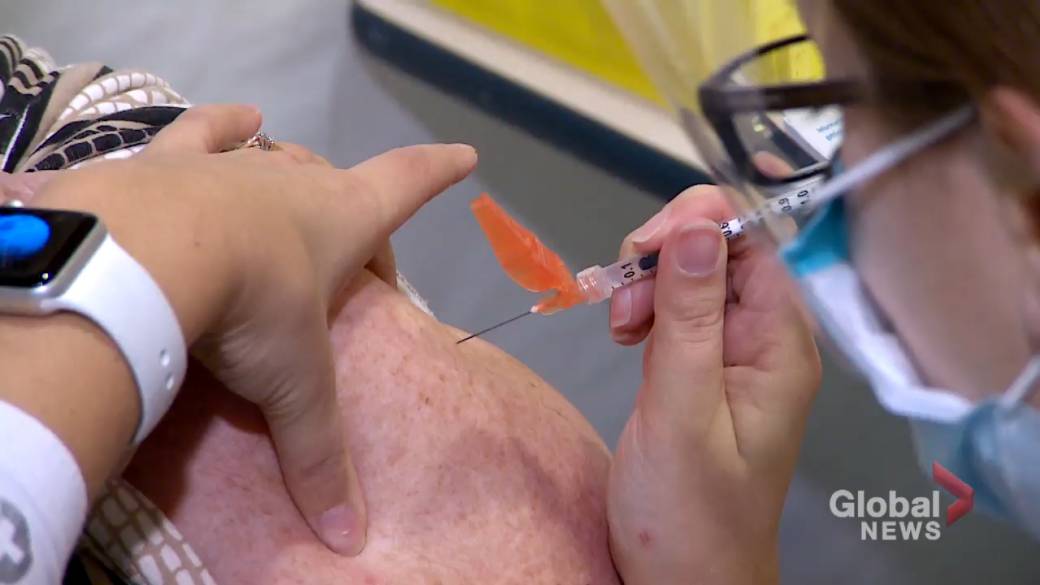 Click to play video 'Nova Scotia expands access to COVID-19 vaccine in 1st community clinic'