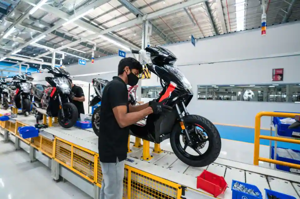 A view of the vehicle assembly line at the Ather factory.
