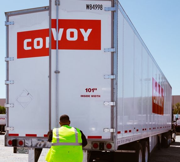 Carriers in Convoy's digital freight network will have access to more loads under the new partnership with Flexport. - Photo: Convoy