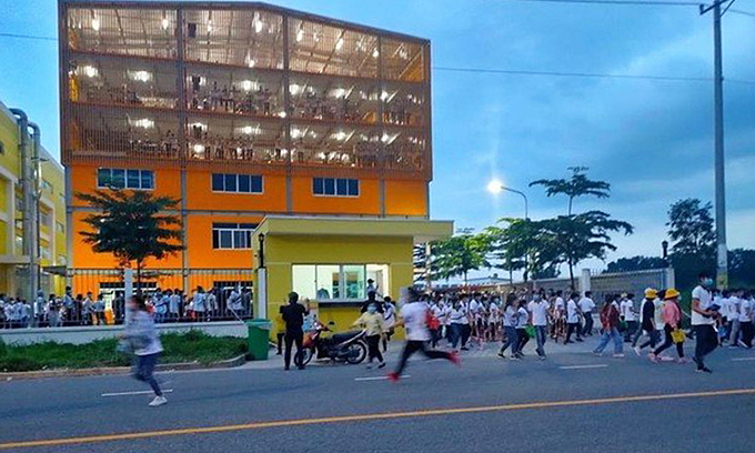 Panicked workers flee factory after colleague tests Covid-19 positive