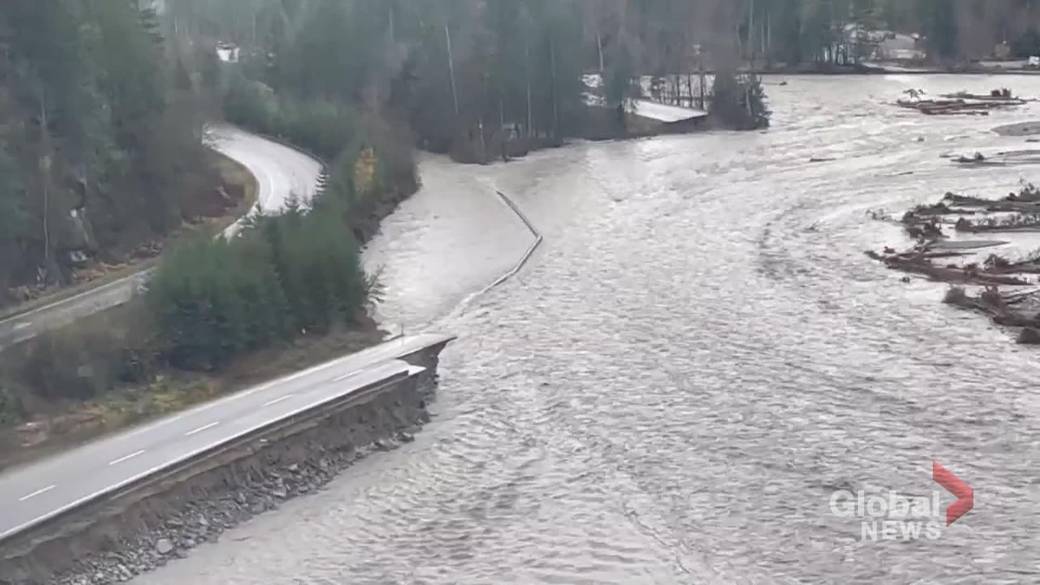 Click to play video: 'B.C. floods leave Saskatchewan truck drivers expecting delays, farmers bracing for backlogs'