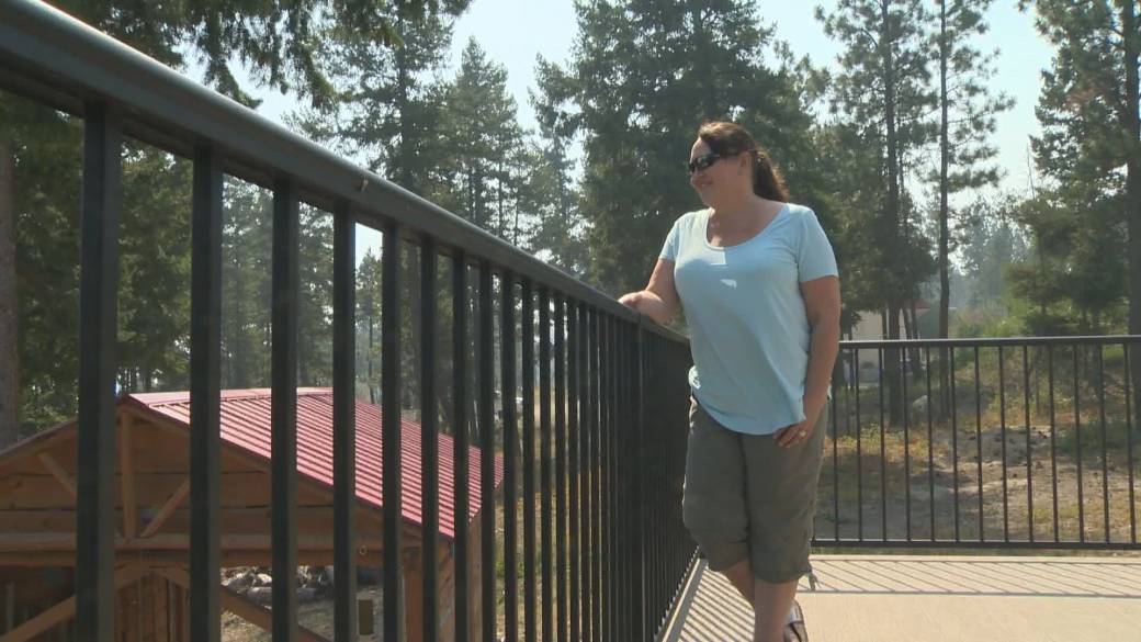 Click to play video: 'West Kelowna residents return home grateful to Mount Law firefighters for saving their homes'
