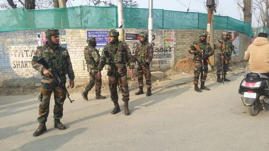 Security forces near the site of encounter at Rangreth on the outskirts of Srinagar.(Waseem Andrabi, Hindustan Times) Security forces near the site of encounter at Rangreth on the outskirts of Srinagar.(Waseem Andrabi, Hindustan Times)