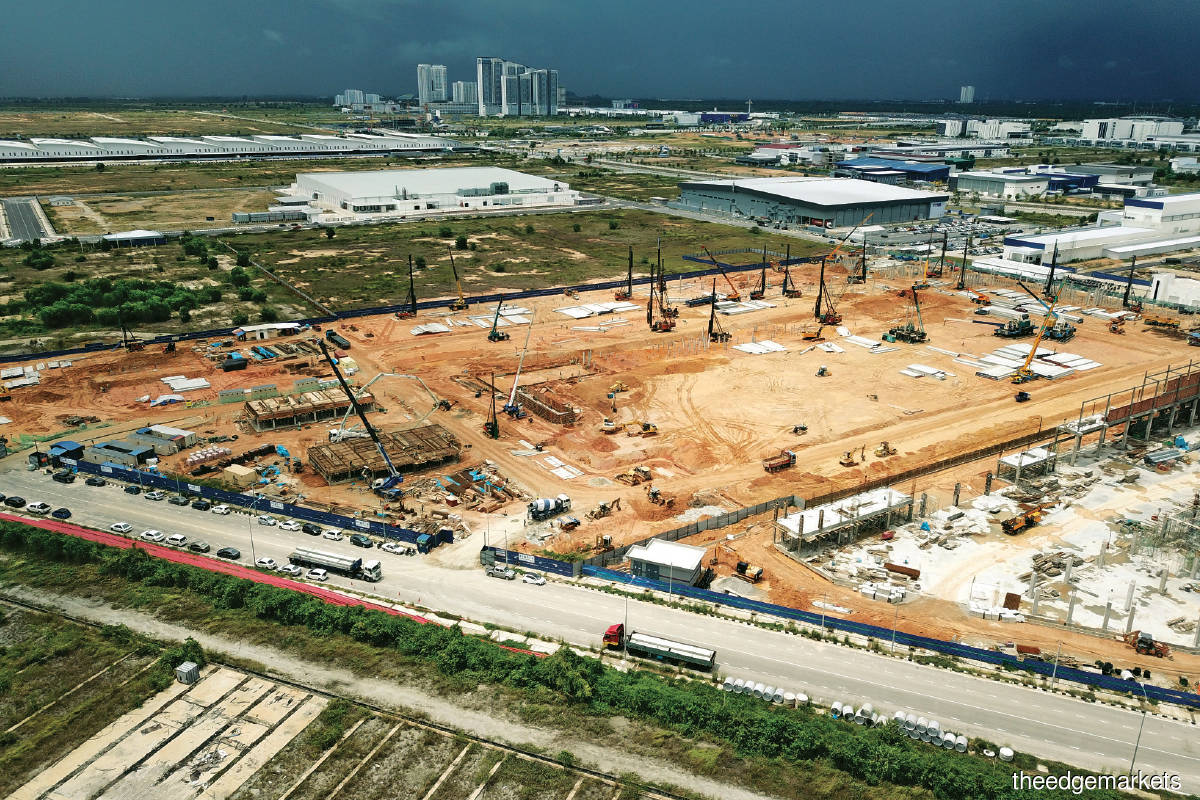 The new factory is anticipated to create more than 1,000 high-skilled jobs in engineering, manufacturing and quality management by 1H22. (Photo by Simmtech)
