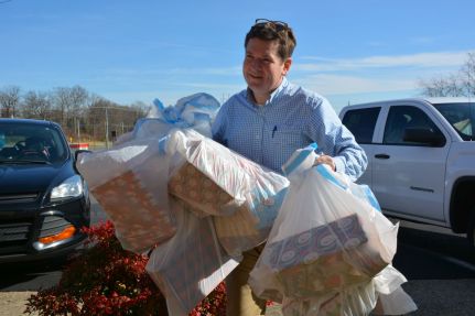 Kiwanis Club of Clarksville members deliver bags of toys to be to children in the Lafayette Head Start Program for Christmas, on Dec 7 2021. (Lee Erwin)