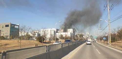This photo provided by firefighting authorities shows a battery factory on fire in Cheongju. (Firefighting authorities)