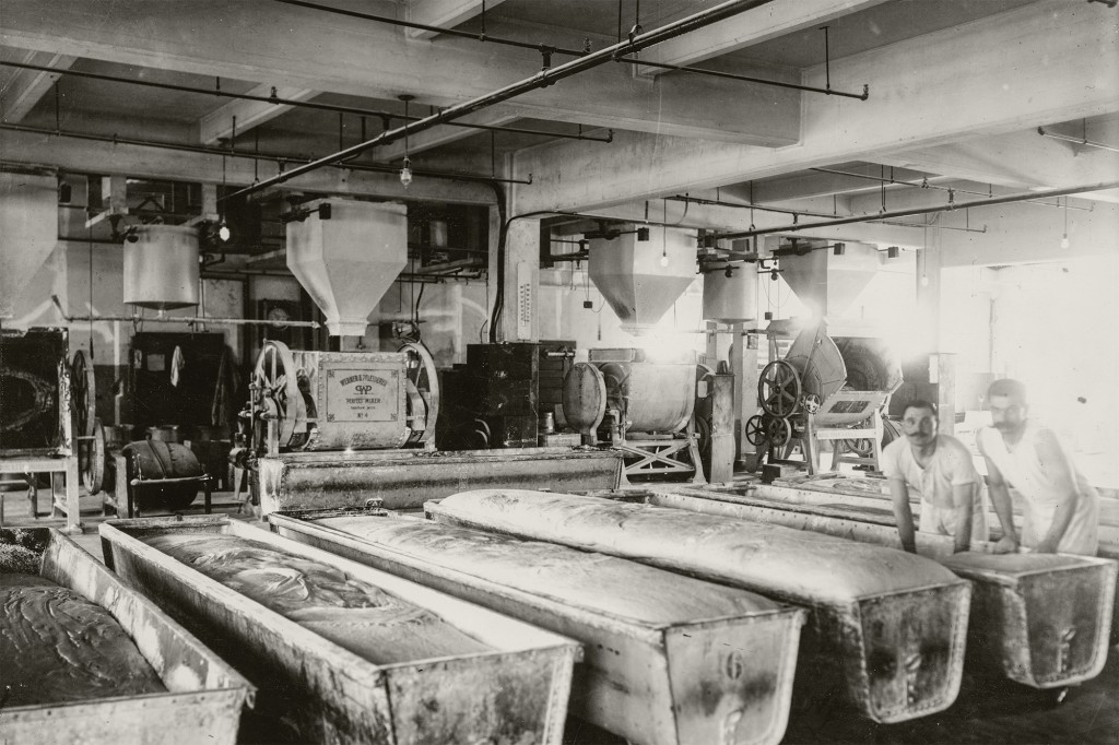Inside the Wonder Bread factory in 1923.